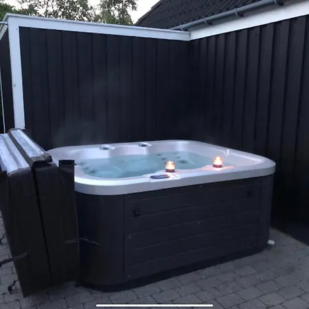Tennis, Outside & Inside And Sauna - Tisvildelund Holiday home